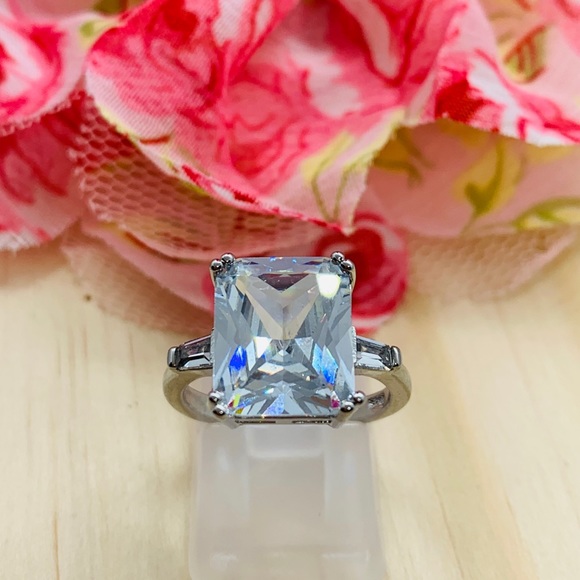 Silver Austrian Crystal Ring - Picture 2 of 8